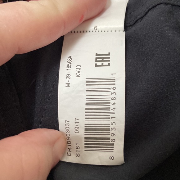 ROXY shorts size BLACK. Medium - Picture 9 of 11